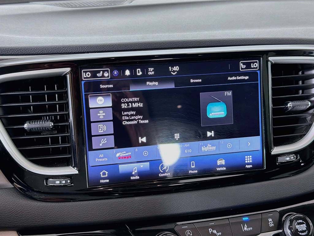 Used 2024 Chrysler Pacifica Touring-L FWD image 37