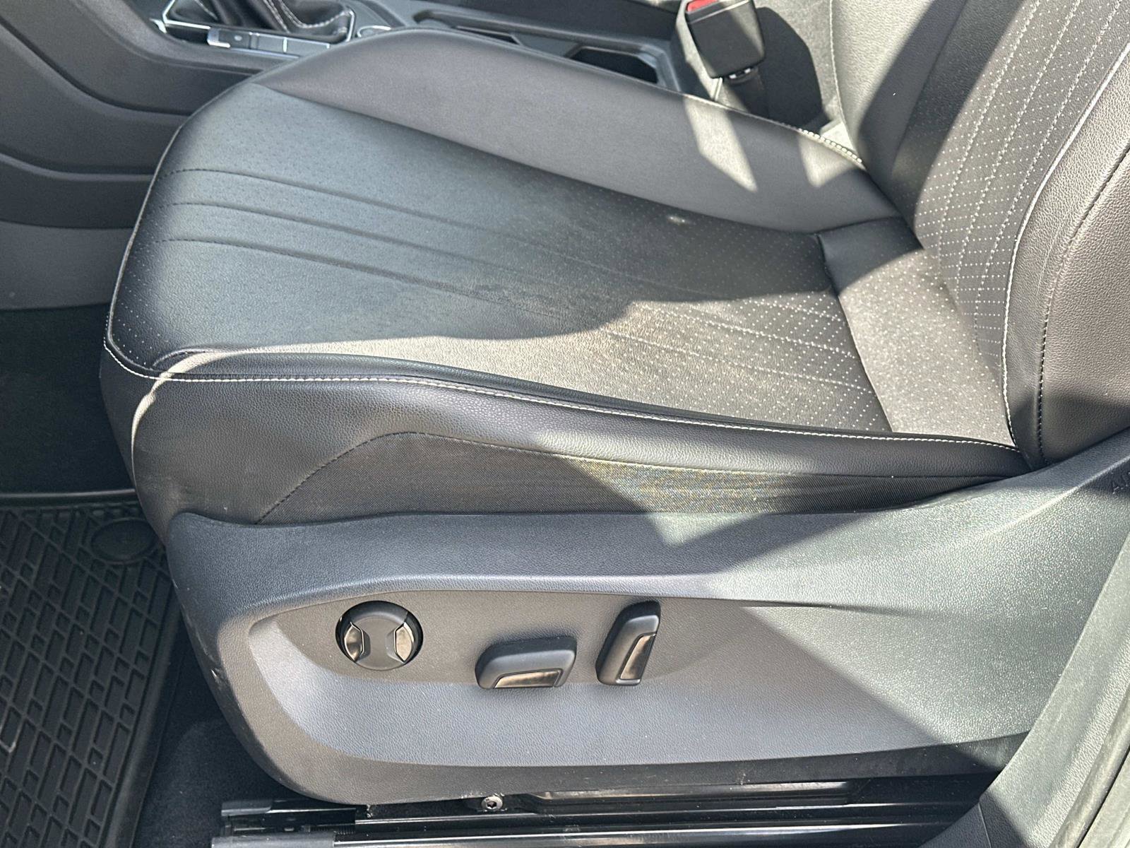 Used 2022 Volkswagen Tiguan SE image 17