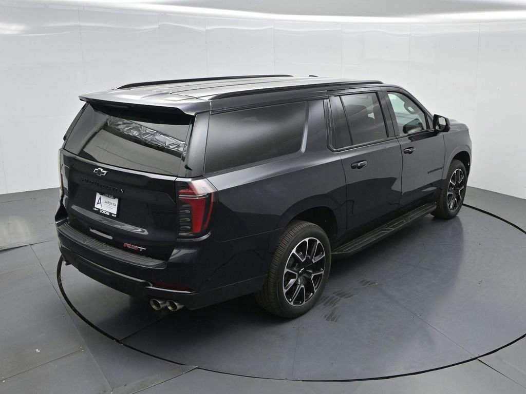 Used 2025 Chevrolet Suburban RST image 33