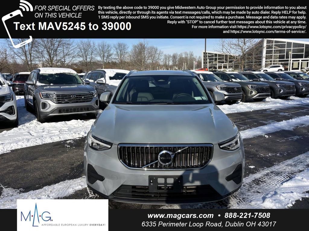 Used 2025 Volvo XC40 B5 Core image 2