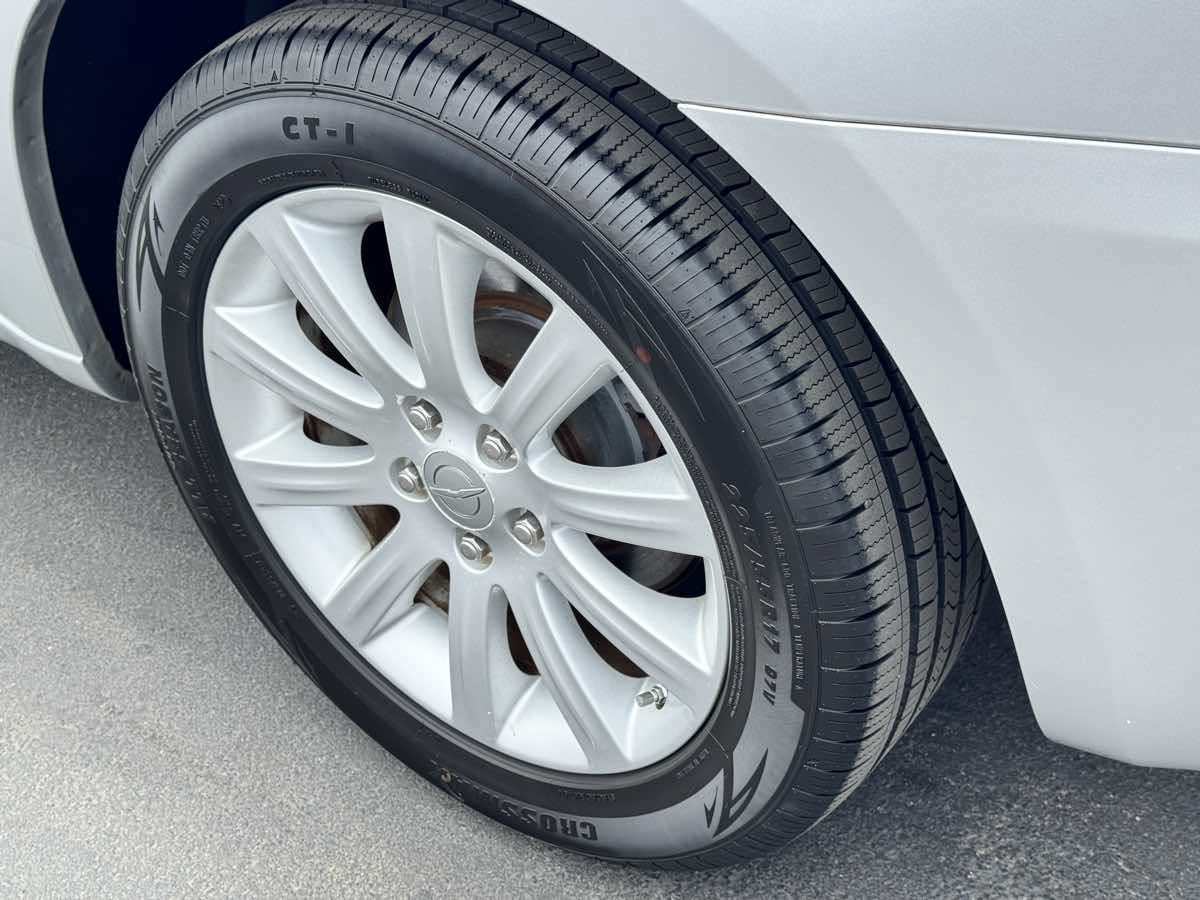 Used 2011 Chrysler 200 Touring FWD image 20