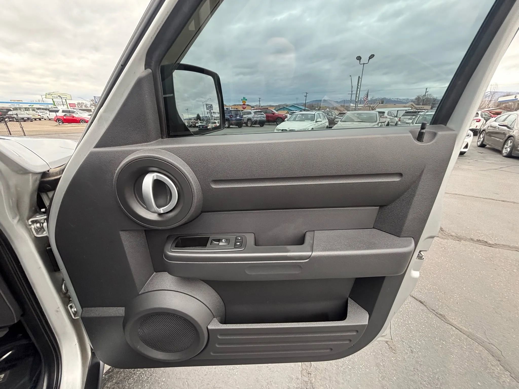 Used 2007 Dodge Nitro SXT image 14