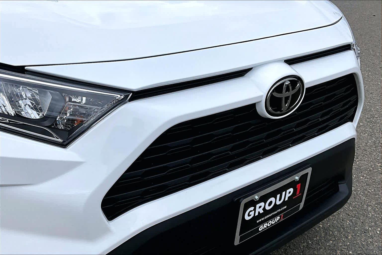 Used 2021 Toyota RAV4 XLE w/ Carpet Mat Package (TMS) FWD image 29