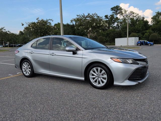 Used 2018 Toyota Camry LE FWD image 2