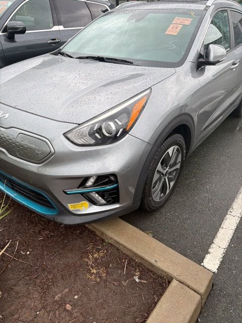 Used 2022 Kia Niro EX Premium w/ Cold Weather Package image 2