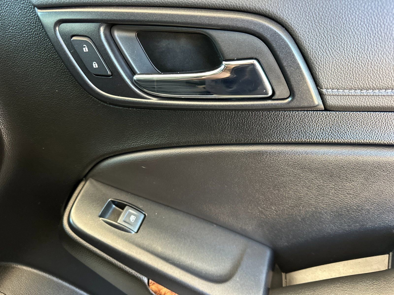 Used 2020 Chevrolet Suburban Premier image 23