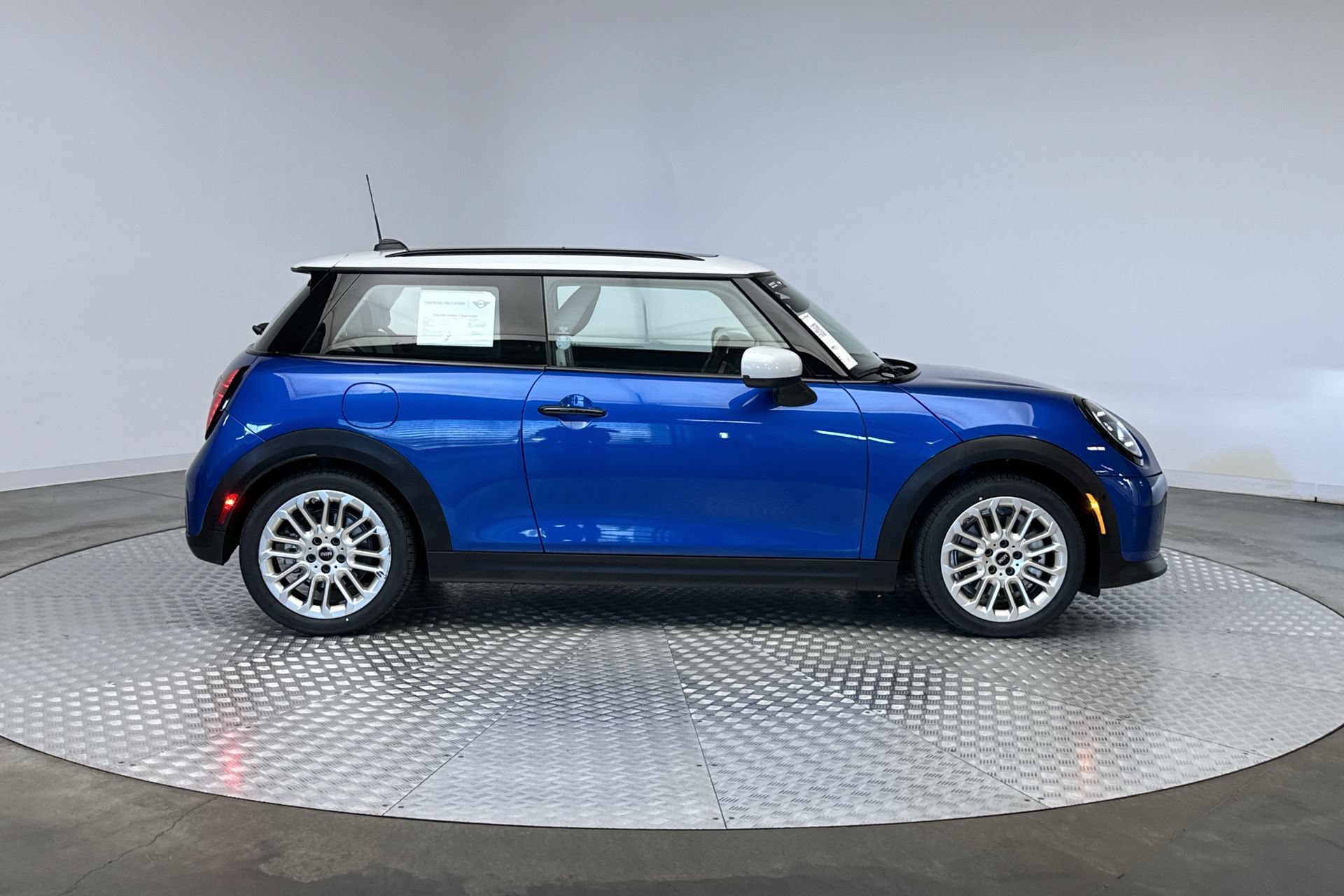 Used 2026 MINI Cooper 2-Door Hardtop FWD image 10