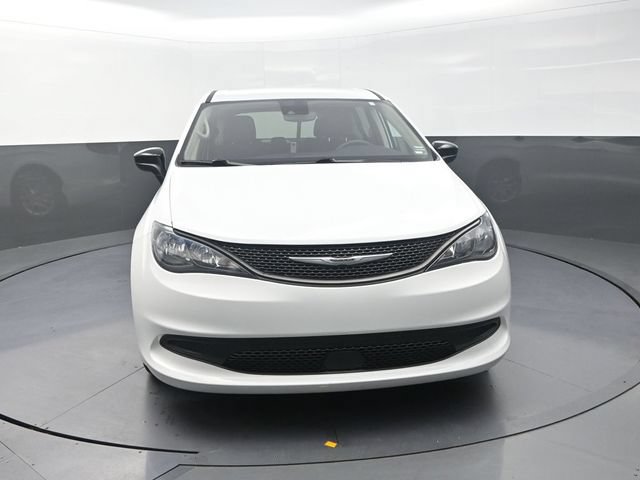 Used 2024 Chrysler Voyager LX FWD image 4