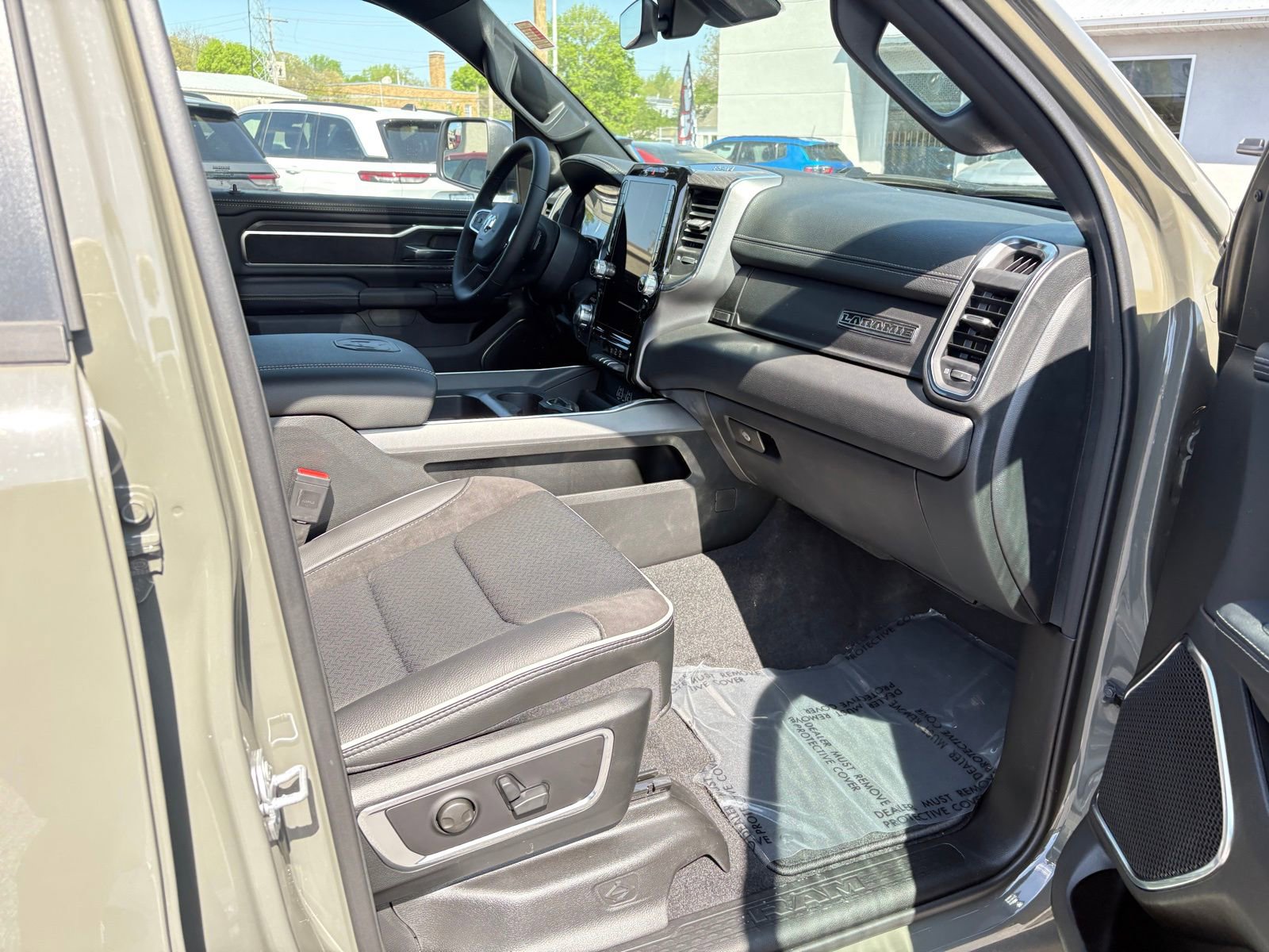 Used 2026 RAM 1500 Laramie AWD/4WD image 5