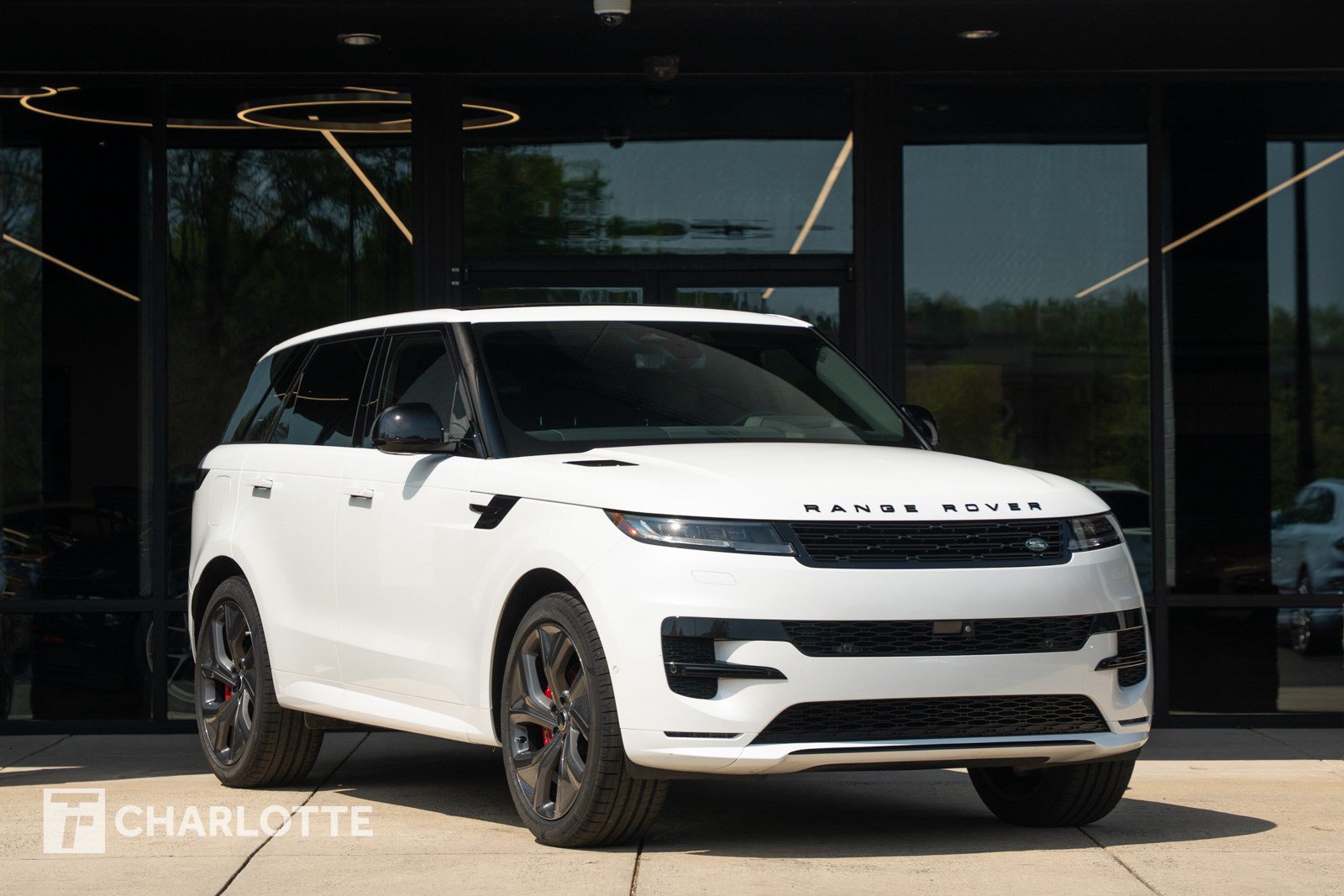 Used 2024 Land Rover Range Rover Sport Dynamic SE AWD/4WD image 2