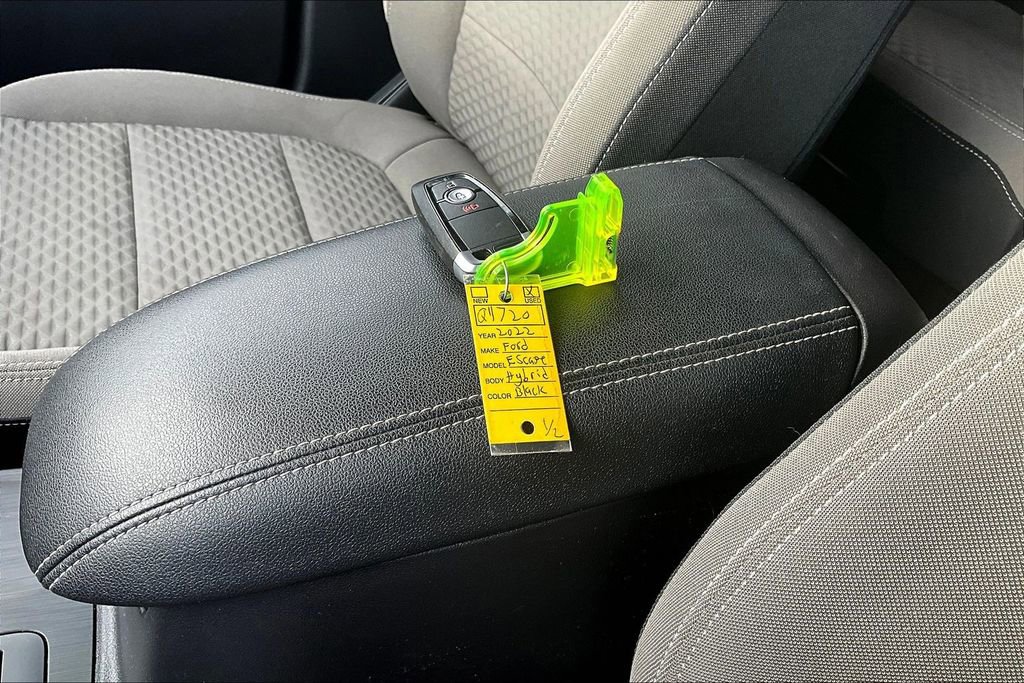 Used 2022 Ford Escape SE image 34