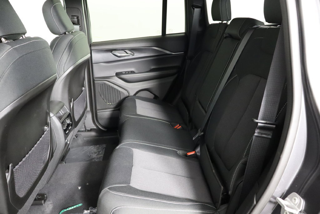 New 2026 Jeep Grand Cherokee Laredo X AWD/4WD image 15