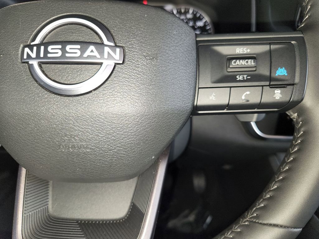 Used 2025 Nissan Rogue SV image 24