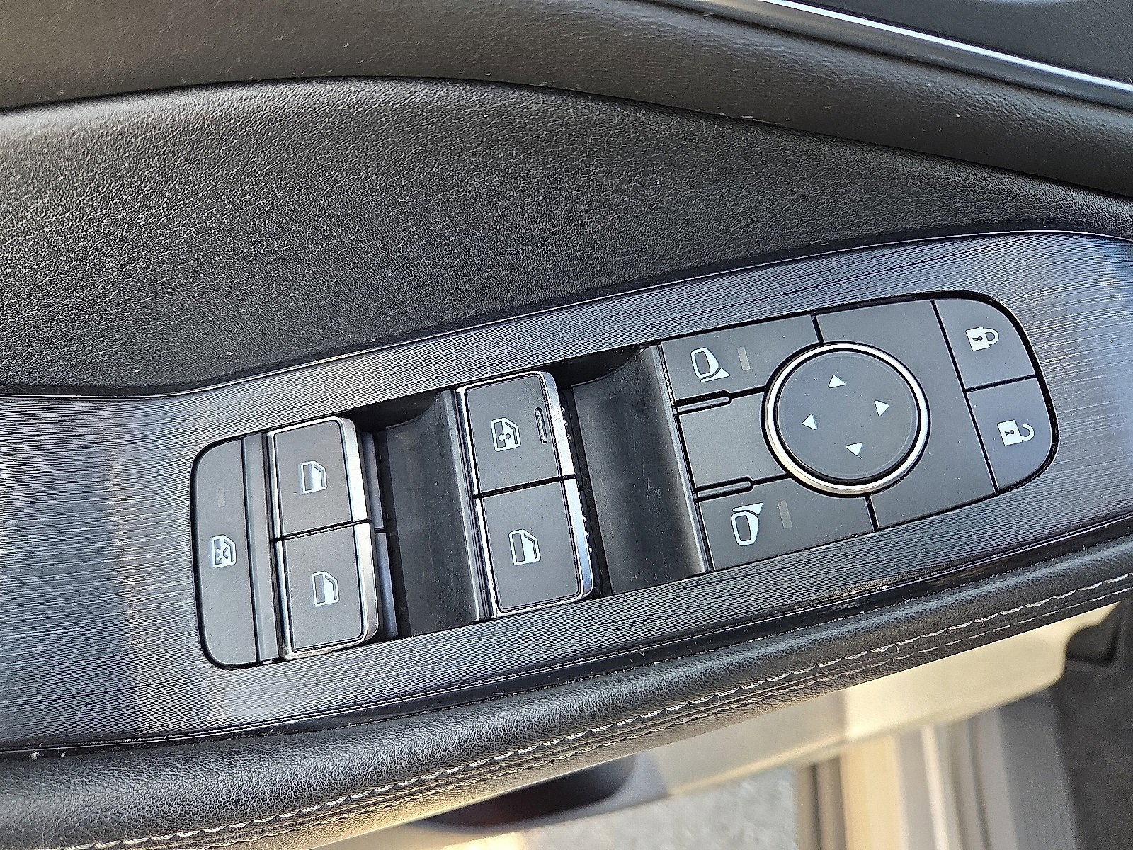 Used 2021 Nissan Rogue SL image 15