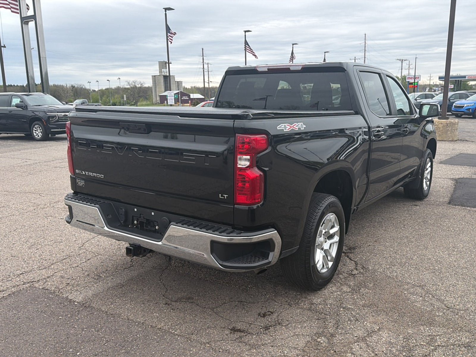Used 2023 Chevrolet Silverado 1500 LT AWD/4WD image 4