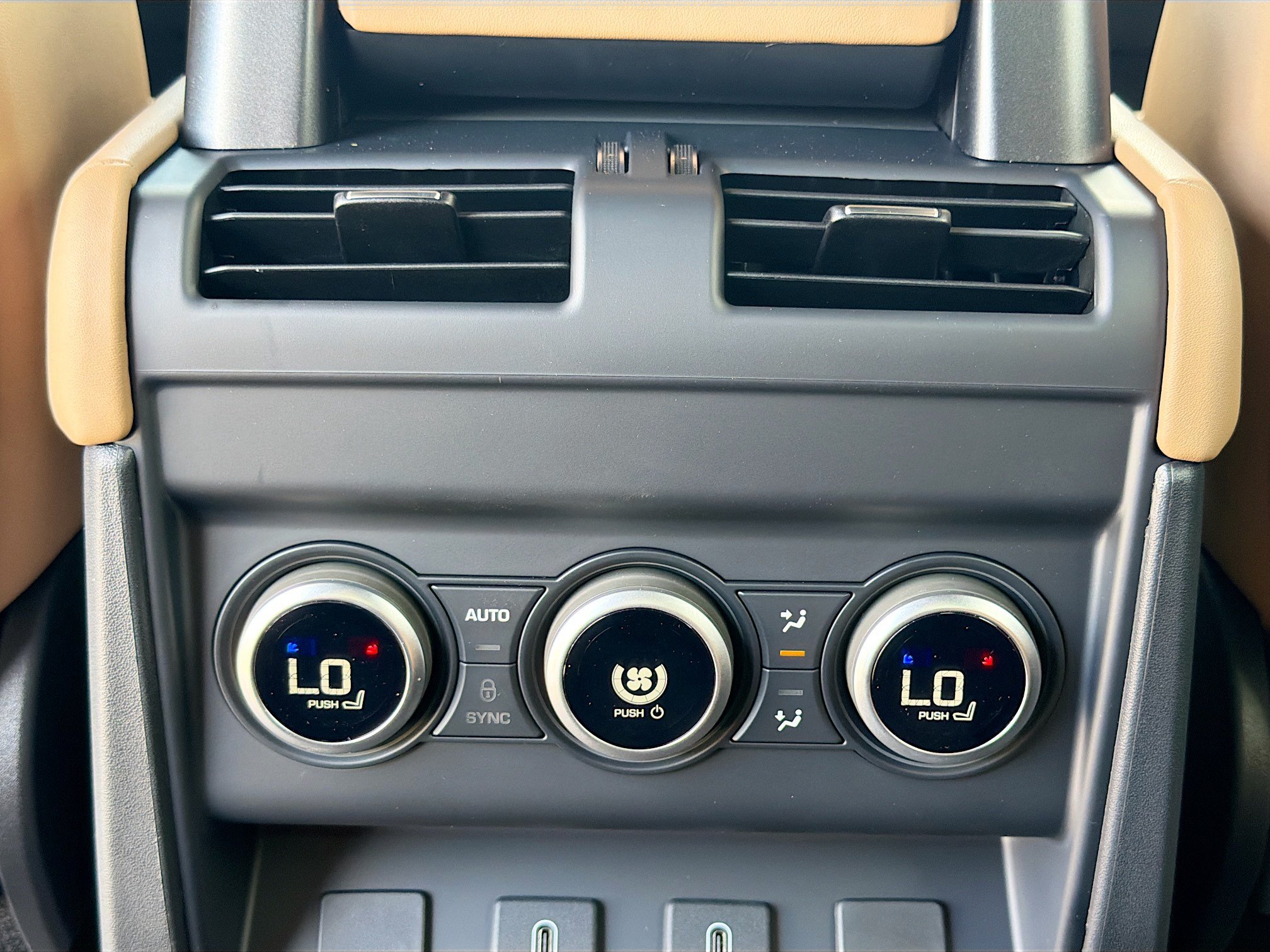 New 2026 Land Rover Defender 130 X-Dynamic SE AWD/4WD image 20