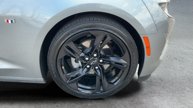 Used 2024 Chevrolet Camaro LT w/ Technology Package RWD image 26