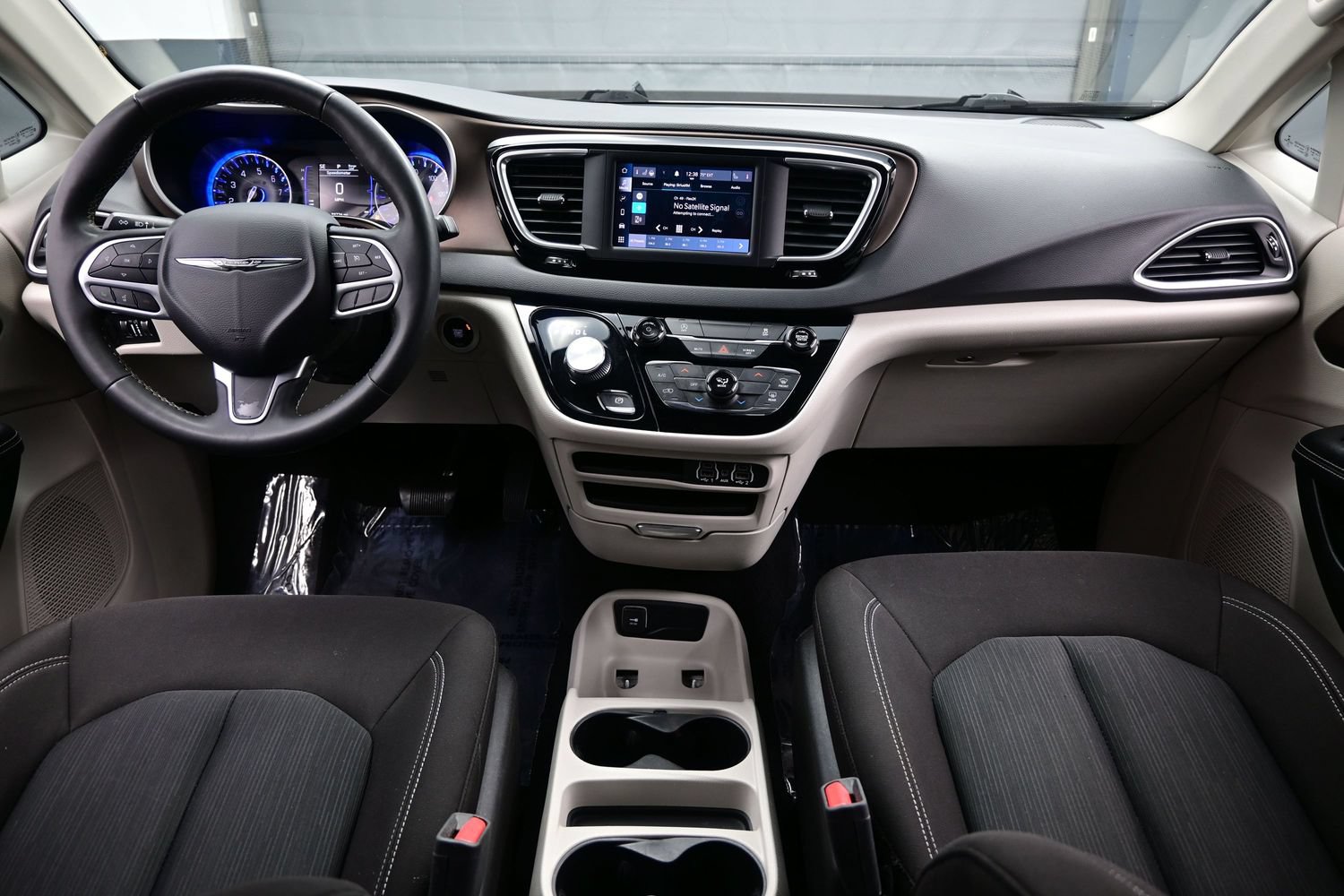 Used 2023 Chrysler Voyager LX FWD image 22