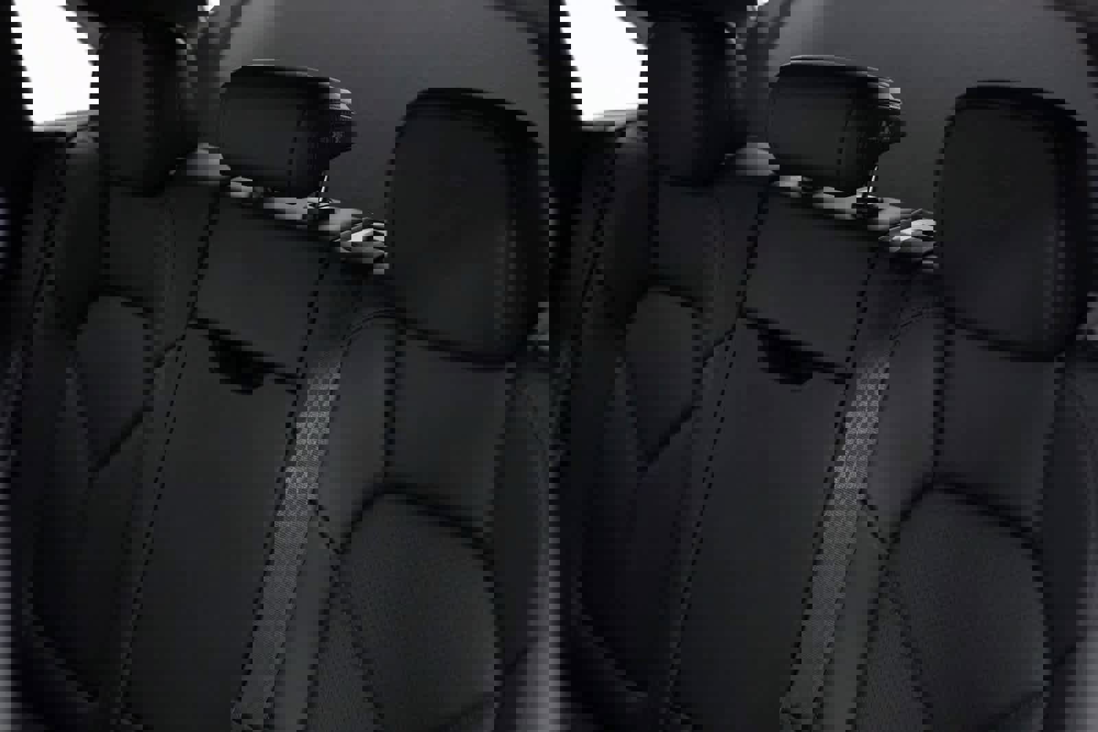 Certified 2025 Porsche Macan Turbo image 30