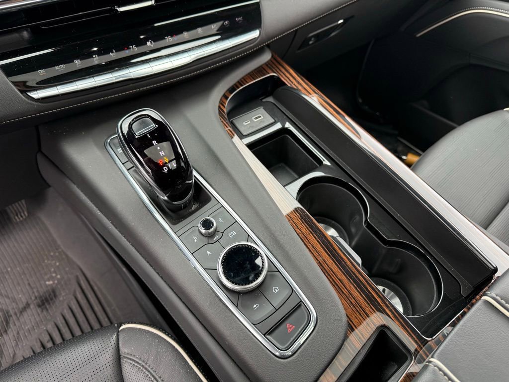 Used 2023 Cadillac Escalade Premium Luxury w/ Performance Package image 13