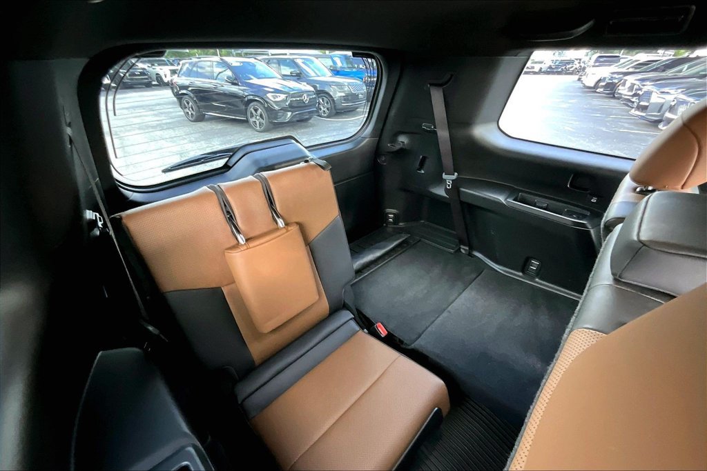 Used 2025 Lexus GX 550 w/ Accessory Package (2T) AWD/4WD image 39