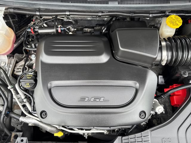 Used 2024 Chrysler Pacifica Touring-L FWD image 21