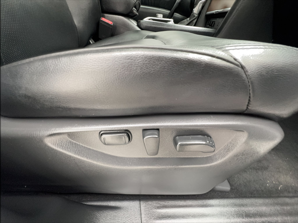 Used 2024 Nissan Armada SL w/ Captain's Chairs Package RWD image 37