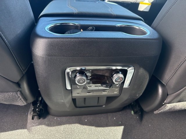 New 2025 GMC Yukon XL AT4 w/ AT4 Premium Plus Package image 25