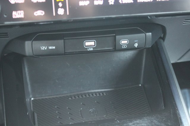 Used 2023 Kia Niro EX image 8