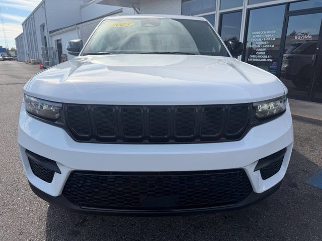 Used 2023 Jeep Grand Cherokee Altitude AWD/4WD image 38