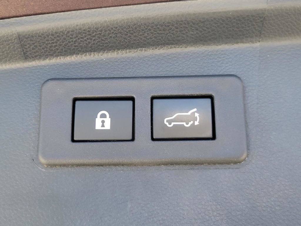 Used 2020 Subaru Outback Touring w/ Popular Package #2 image 13