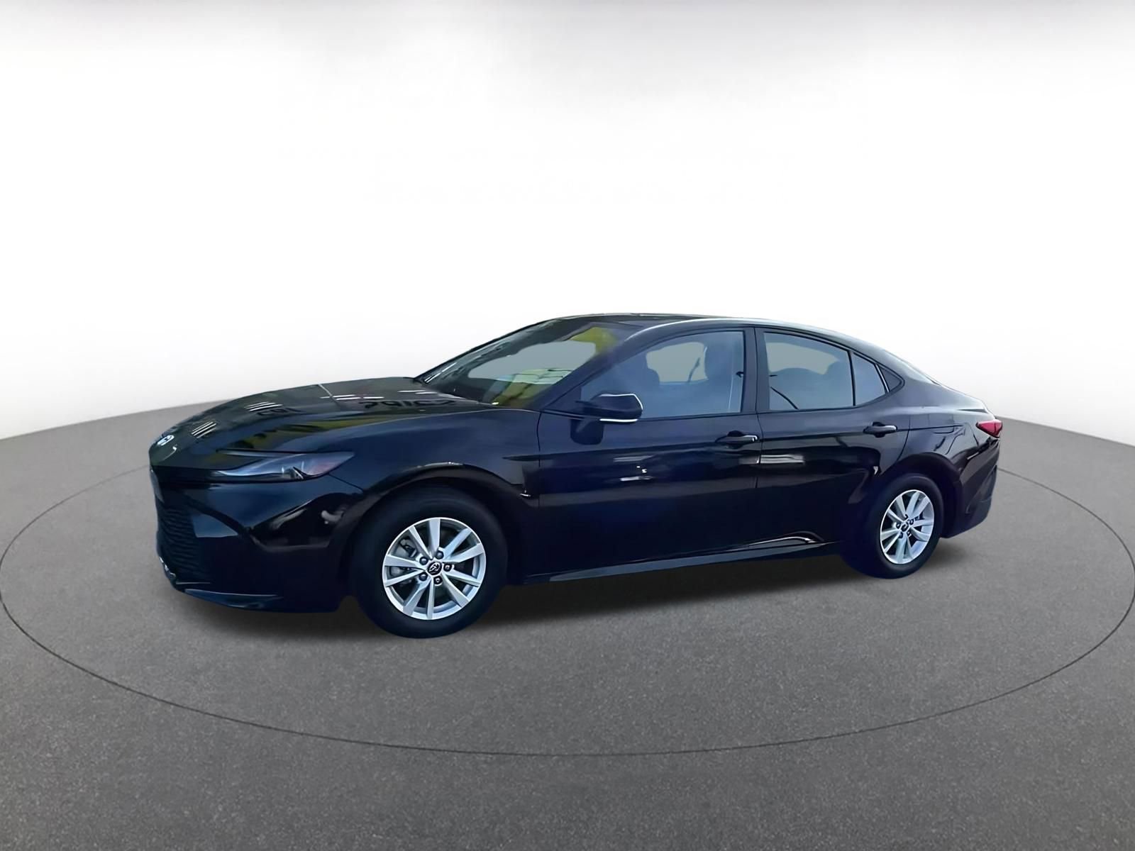 Used 2025 Toyota Camry LE image 4