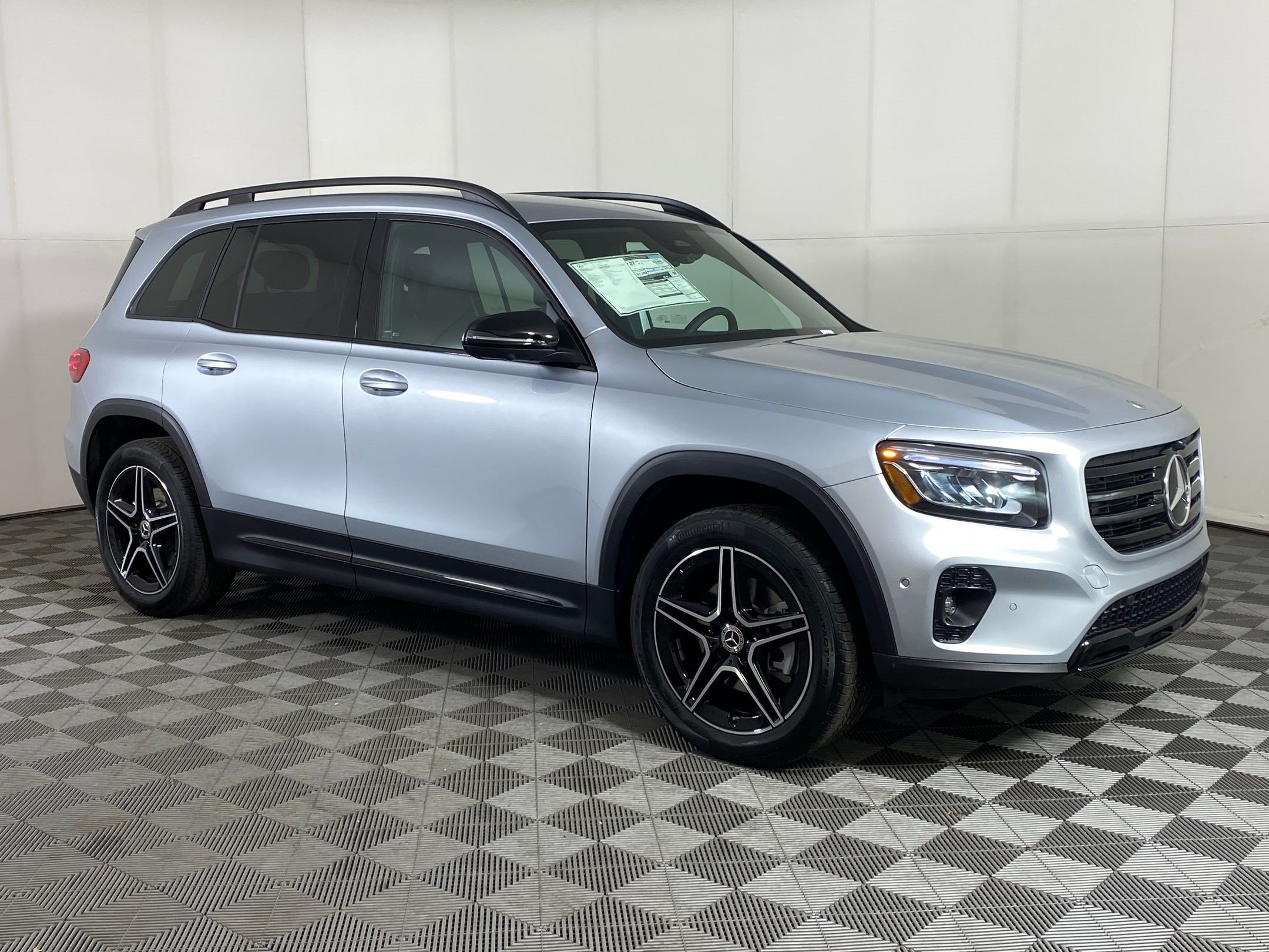 Used 2026 Mercedes-Benz GLB 250 4MATIC image 7