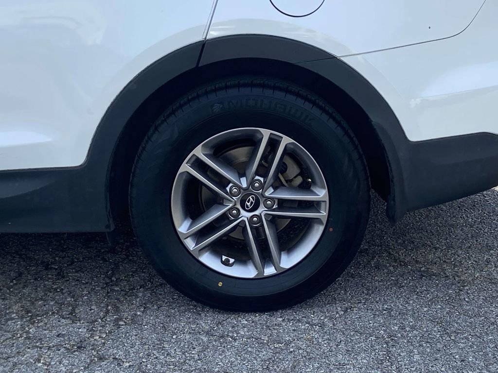Used 2018 Hyundai Santa Fe Sport w/ 2.4L Value Package 02 FWD image 9