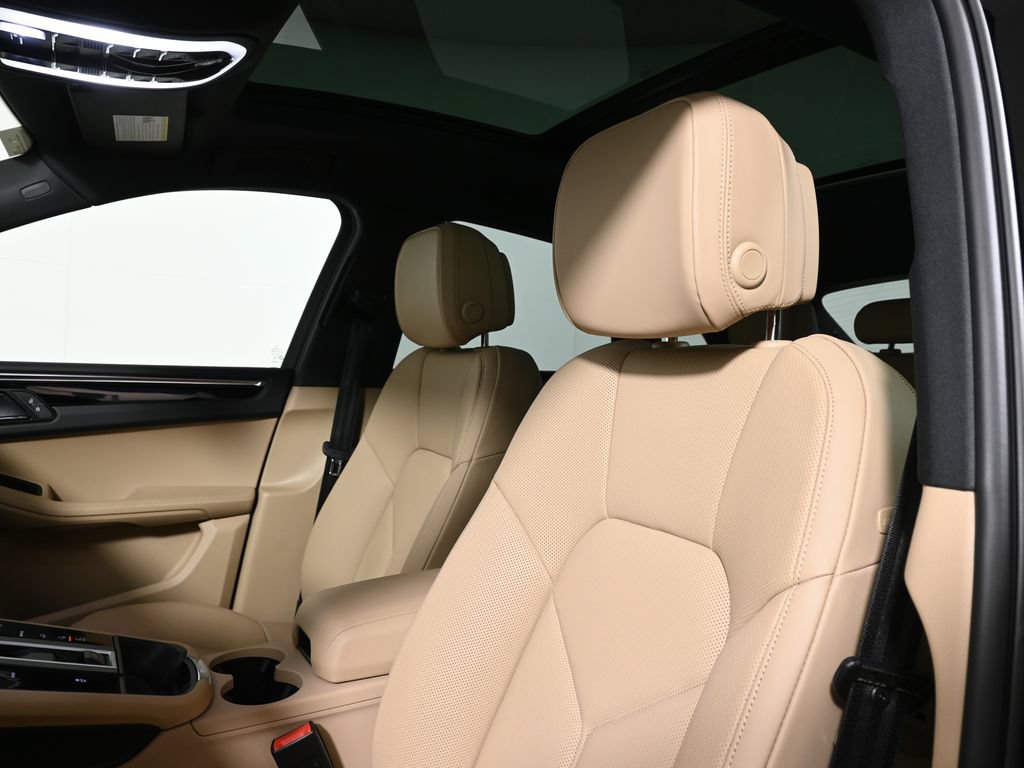 New 2026 Porsche Macan AWD/4WD image 15