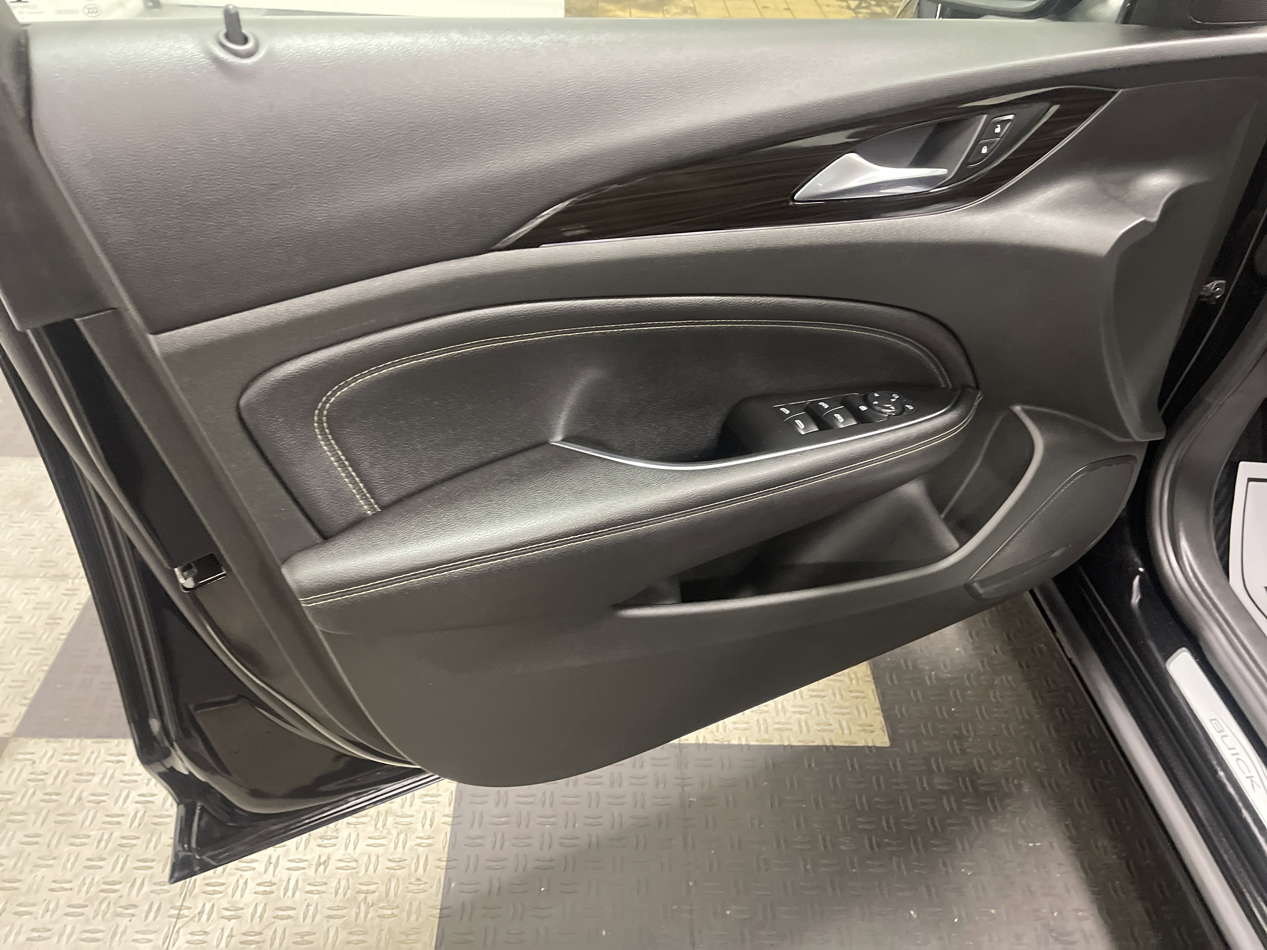 Used 2019 Buick Regal Preferred image 10