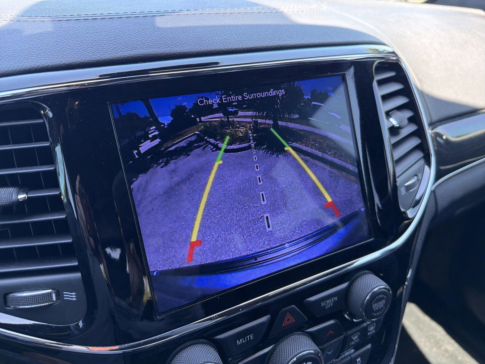 Used 2019 Jeep Grand Cherokee Overland AWD/4WD image 27