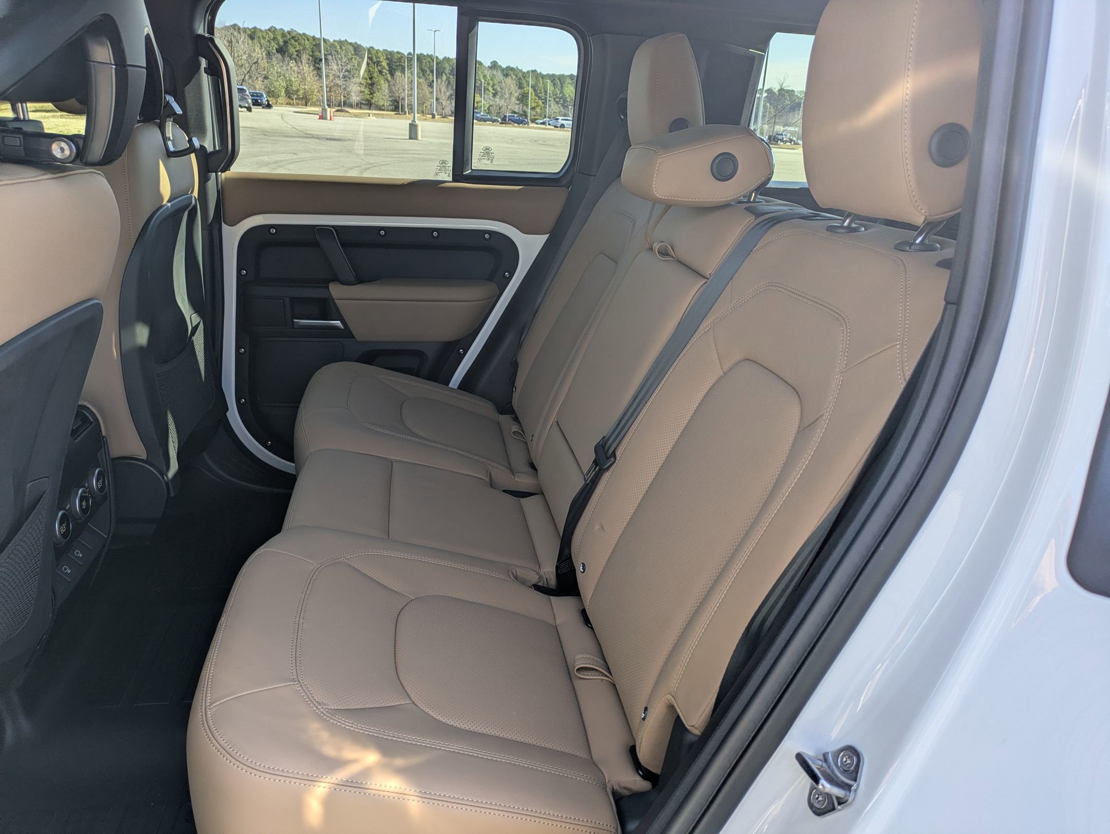 Certified 2025 Land Rover Defender 110 X-Dynamic SE image 27