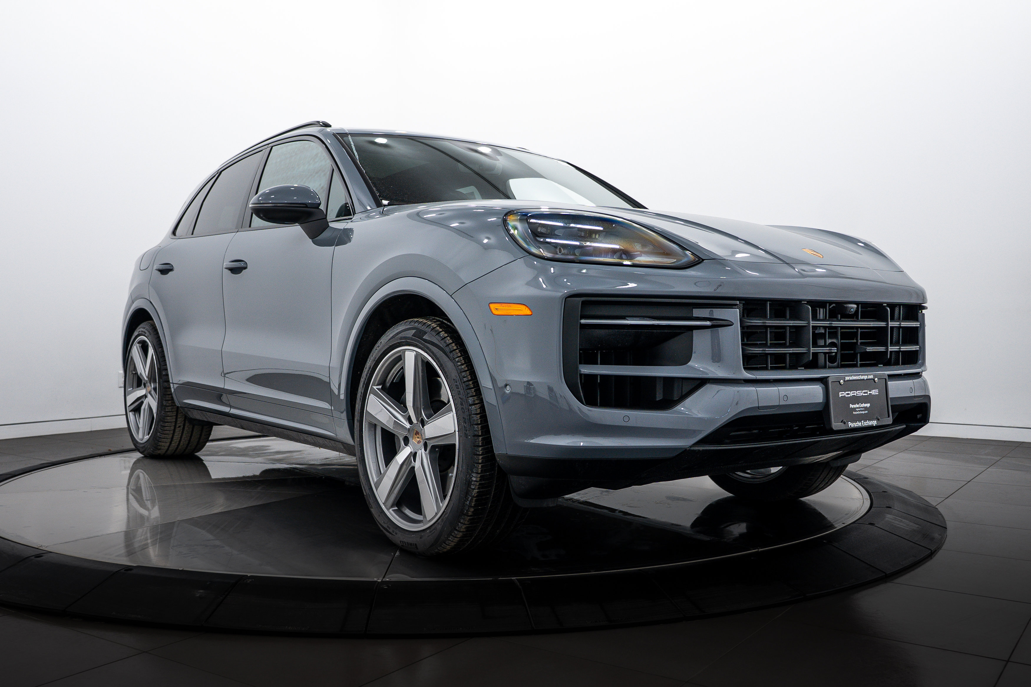 Certified 2025 Porsche Cayenne image 9