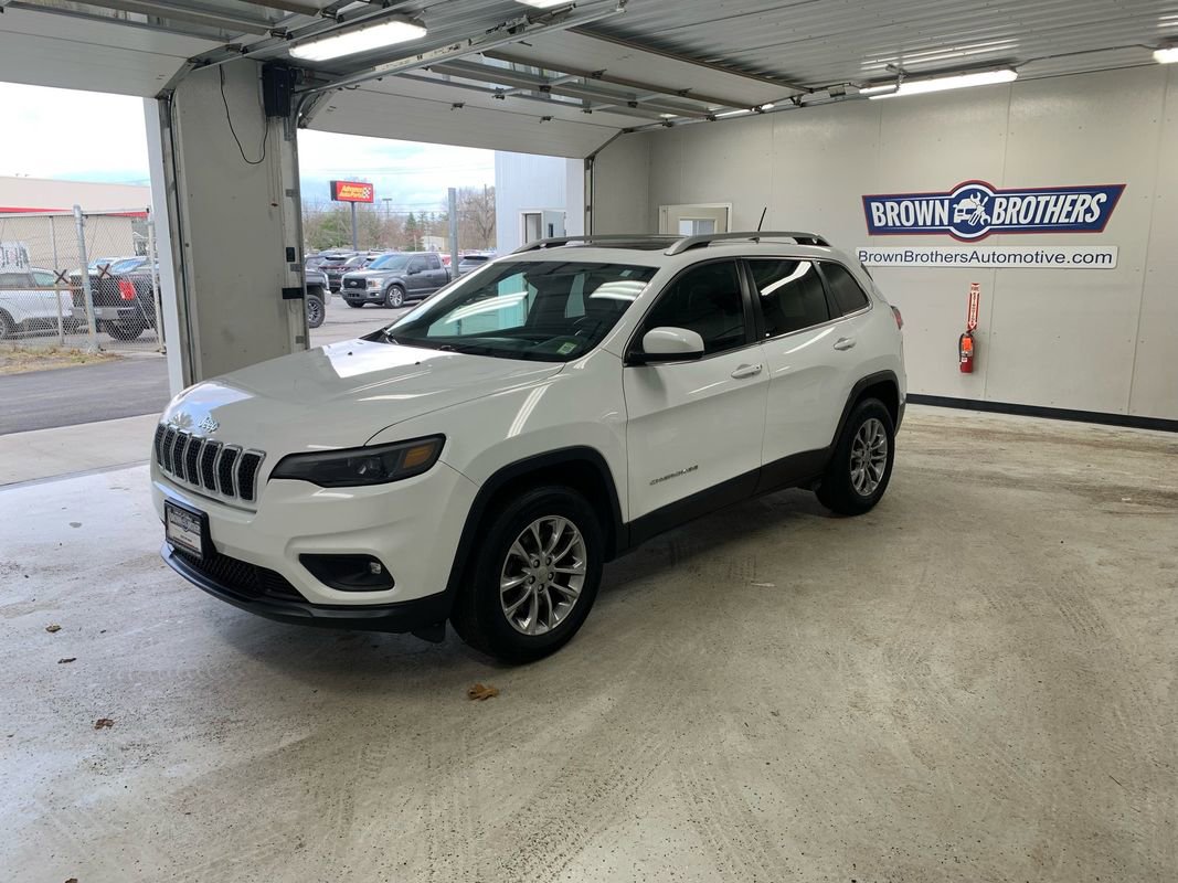 Used 2019 Jeep Cherokee Latitude Plus w/ Comfort/Convenience Group AWD/4WD image 1