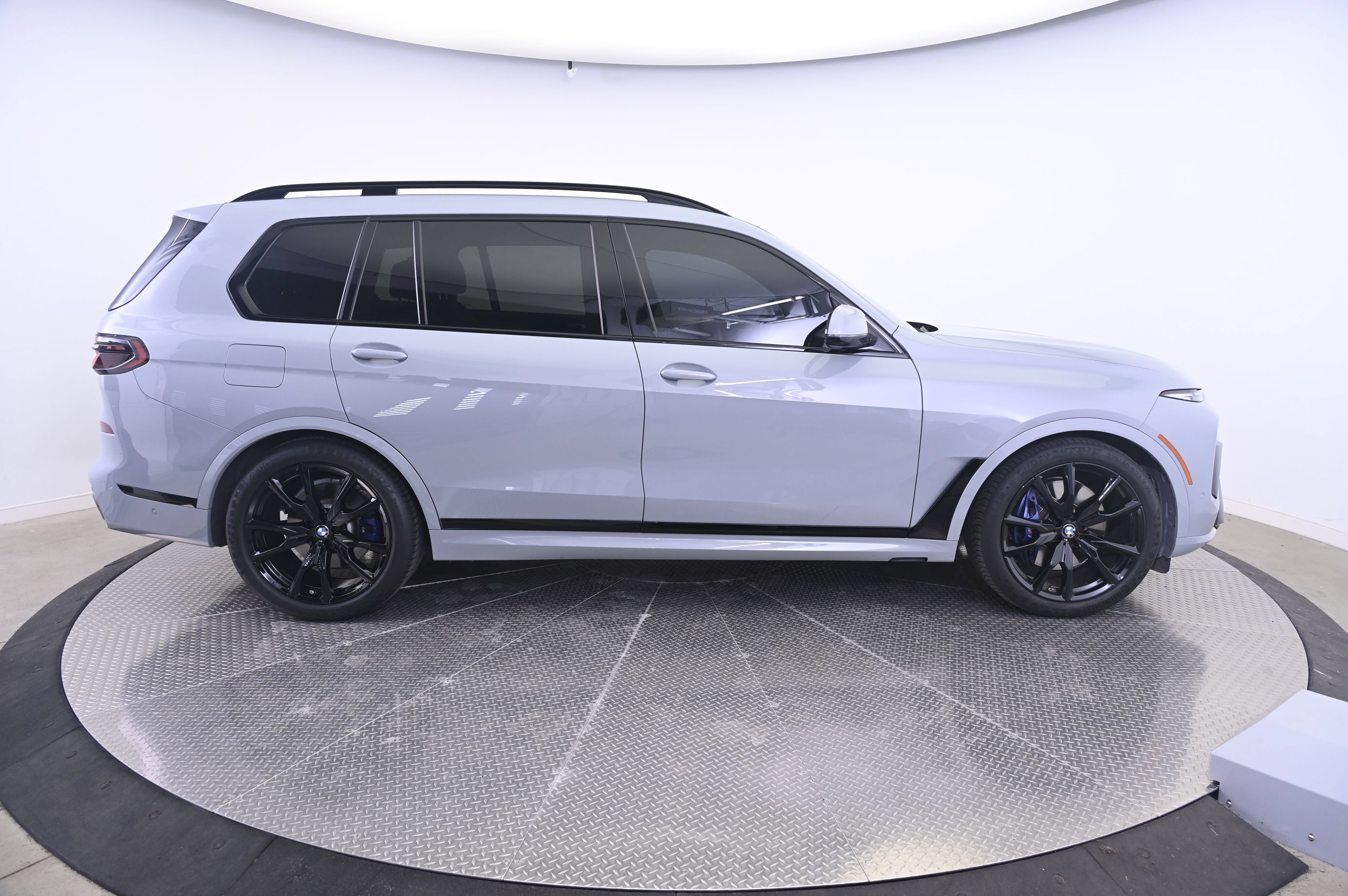 Used 2025 BMW X7 xDrive40i w/ M Sport Package AWD/4WD image 8