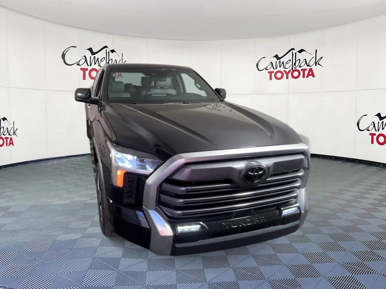 Used 2025 Toyota Tundra Limited AWD/4WD image 4