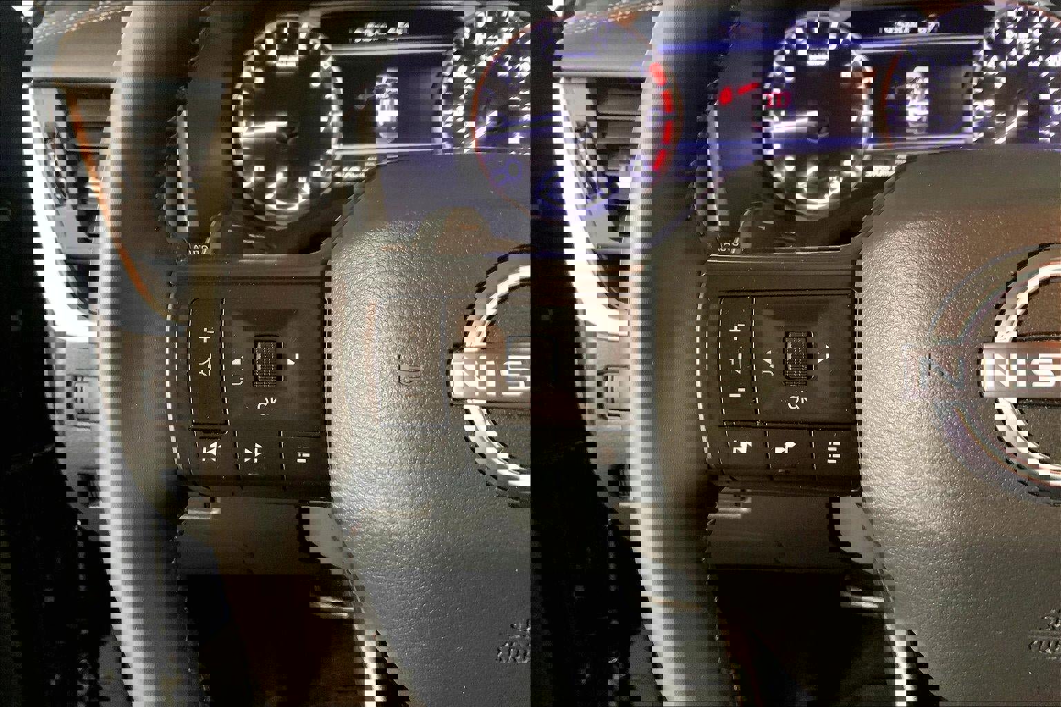 Used 2025 Nissan Rogue SV image 18