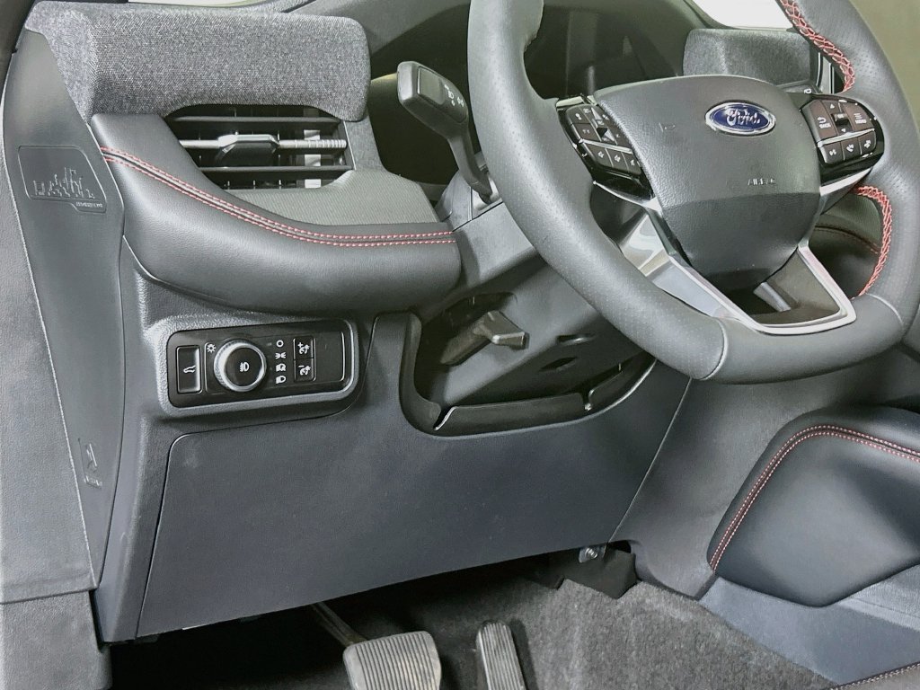 Used 2026 Ford Explorer ST-Line w/ ST-Line Street Pack AWD/4WD image 13