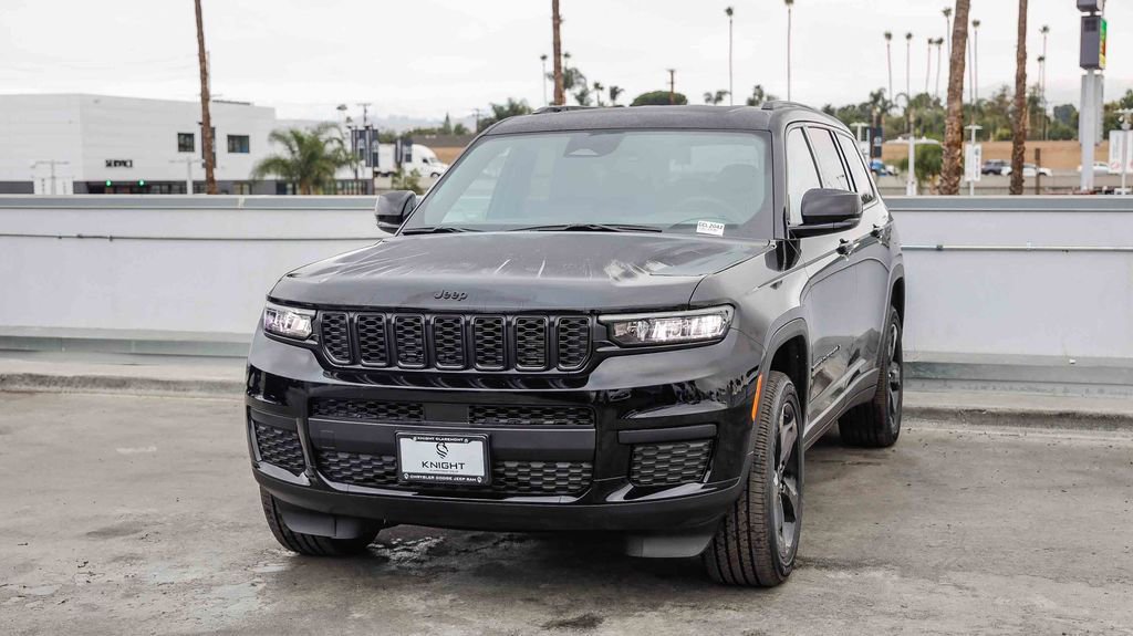 New 2025 Jeep Grand Cherokee L Altitude image 4