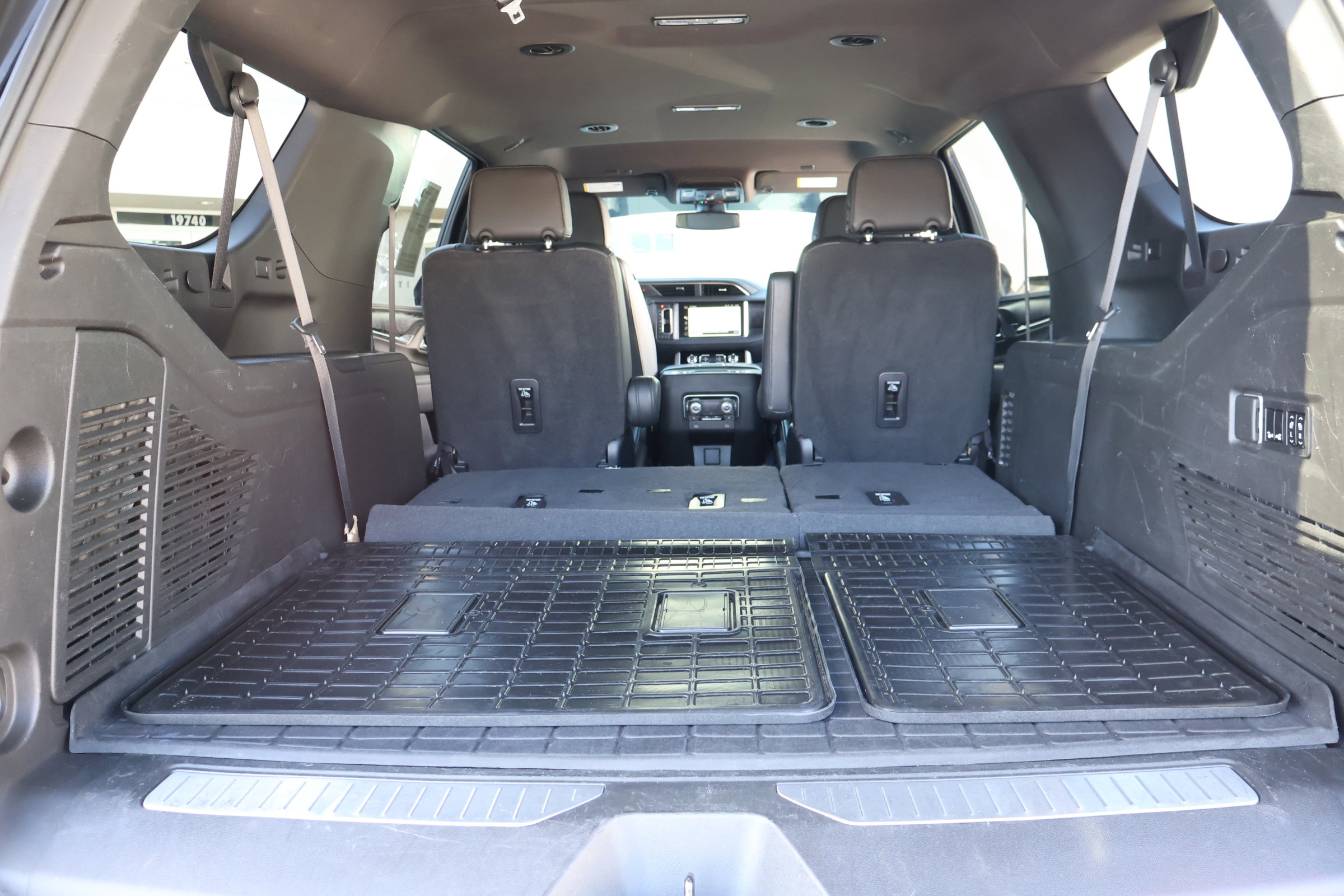 Used 2022 GMC Yukon XL Denali image 23