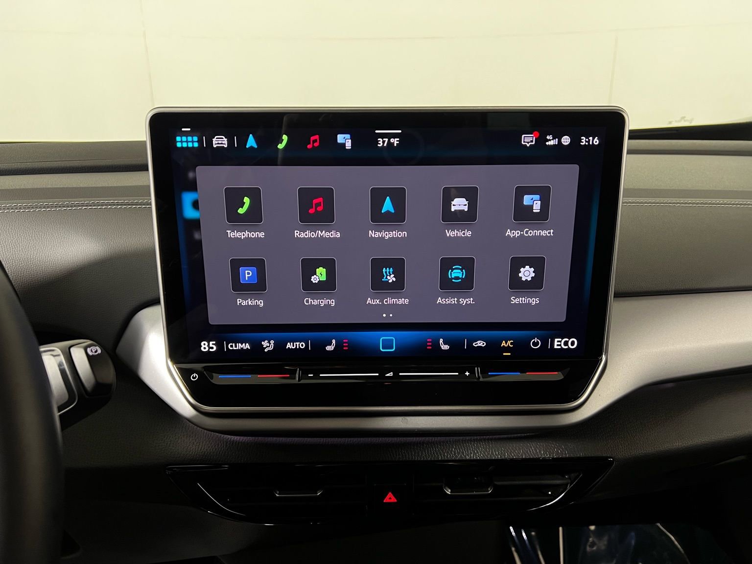 Used 2025 Volkswagen ID.4 Pro image 14