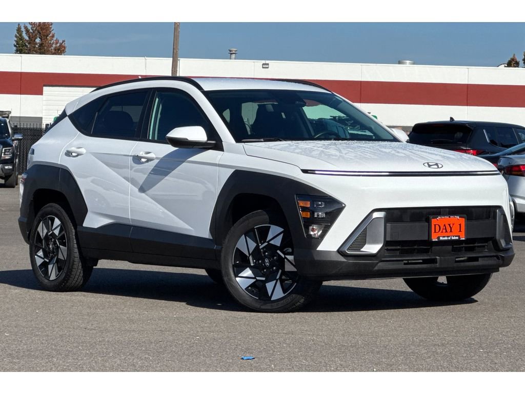 Used 2025 Hyundai Kona SEL AWD/4WD image 2