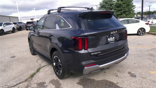 New 2025 Kia Sorento S image 9