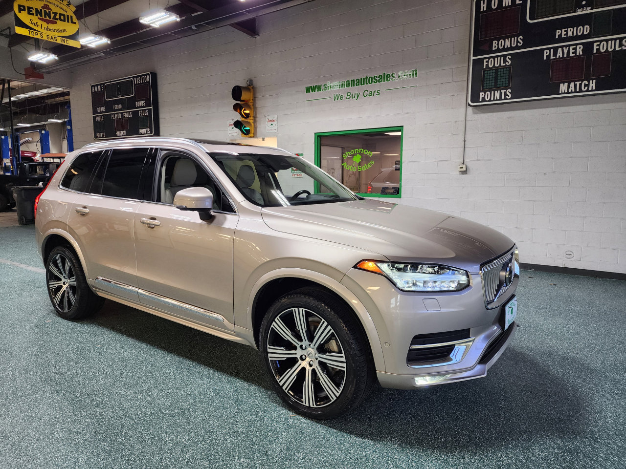 Used 2023 Volvo XC90 B6 Ultimate w/ Protection Package Premier image 4